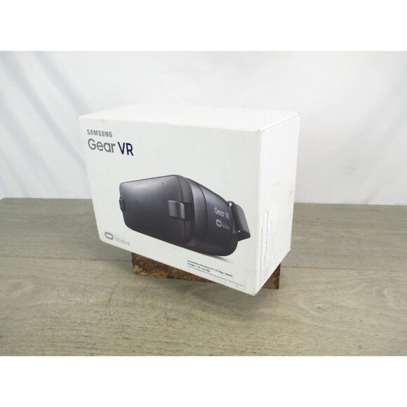 Samsung Gear VR Virtual Reality Headset - SM-R323NBKAXAR NEW SEALED - Picture 2 of 9